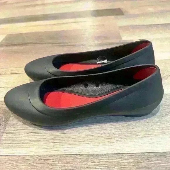 GUC Crocs Lina Black kids Ballet Style Flat Shoes Size 4 - Picture 1 of 5